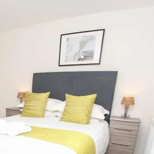  Holiday home No12-luxe Living Guest Apartment- 1 Bed-garden-private Parking-wifi-beach-city